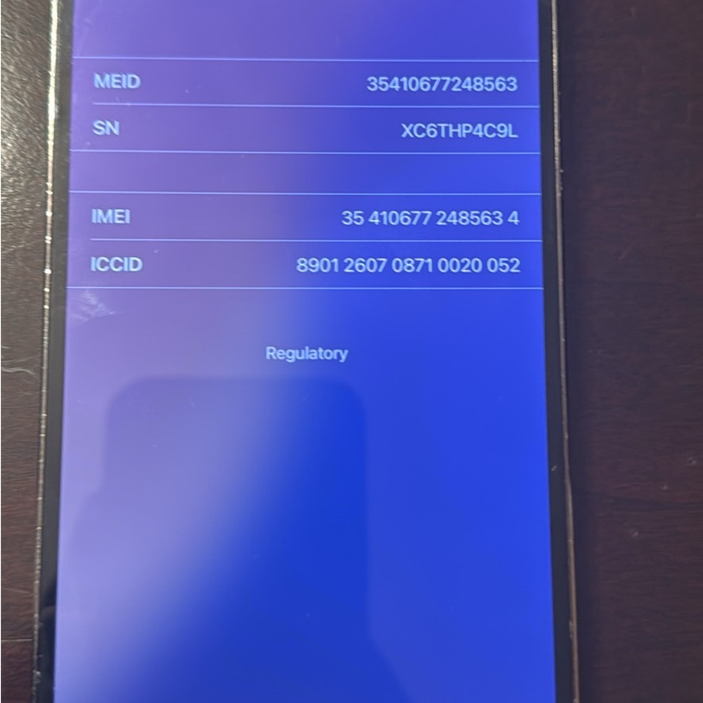 Smartphone with Gold Trim - Picture 2 of 3